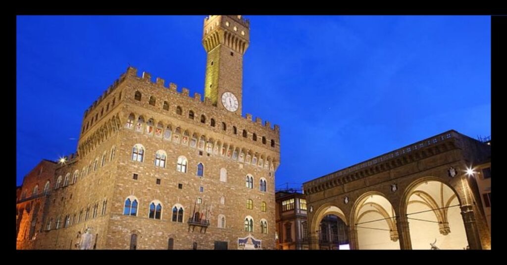 Discover Piazza della Signoria and Palazzo Vecchio